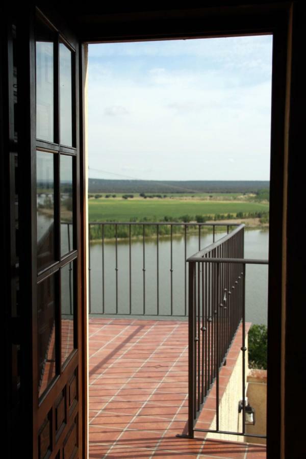 Alto De La Reserva Castronuno Esterno foto